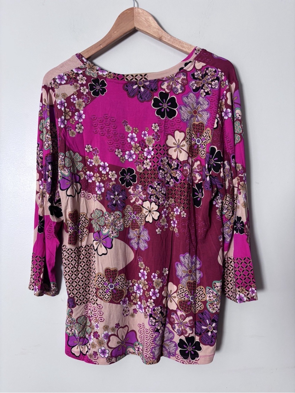 Johnny Was Janie Favorite V‑neck Swing Tee Pink Floral Stretch Bamboo - Picture 4 of 4